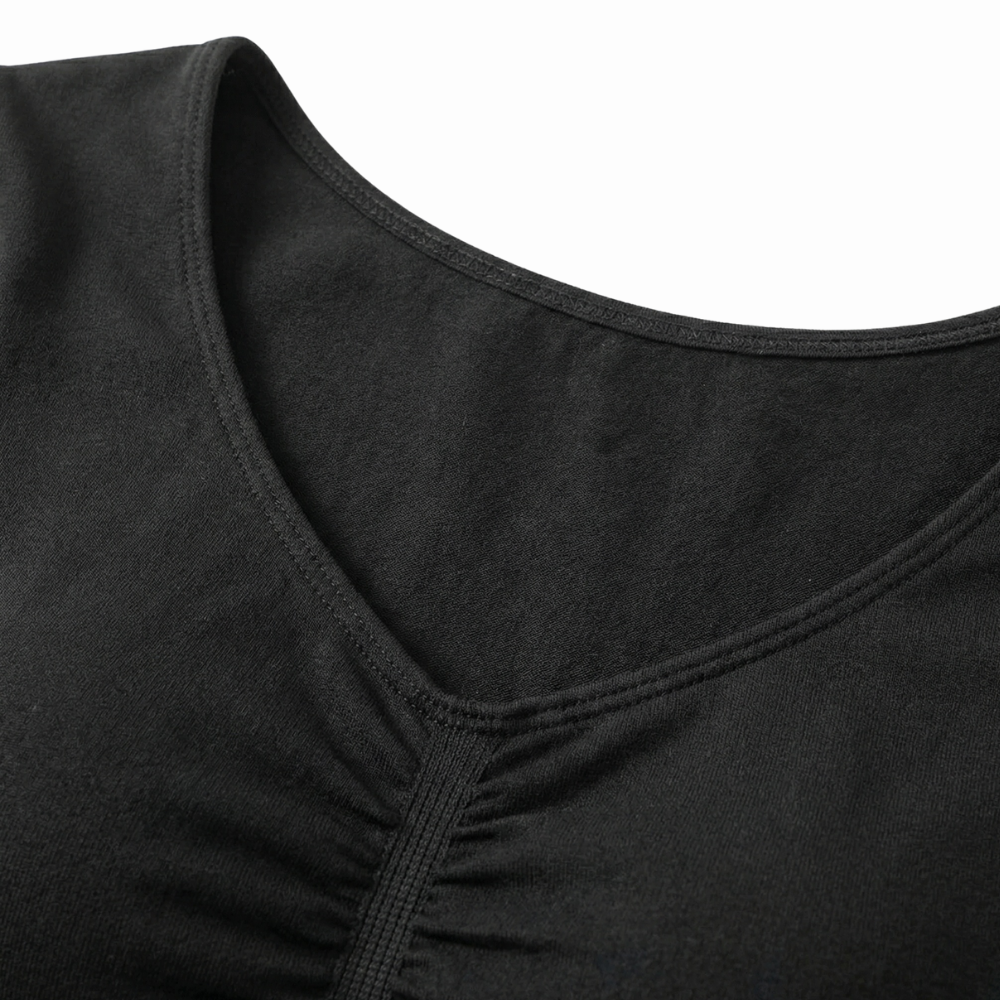 Détail décolleté plongeant col V body sculptant premium