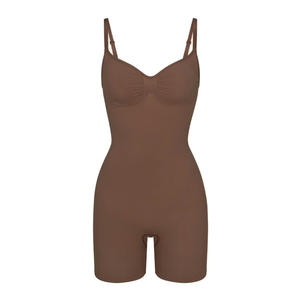 Détail du buste froncé et des bretelles ajustables du body marron Gabmood