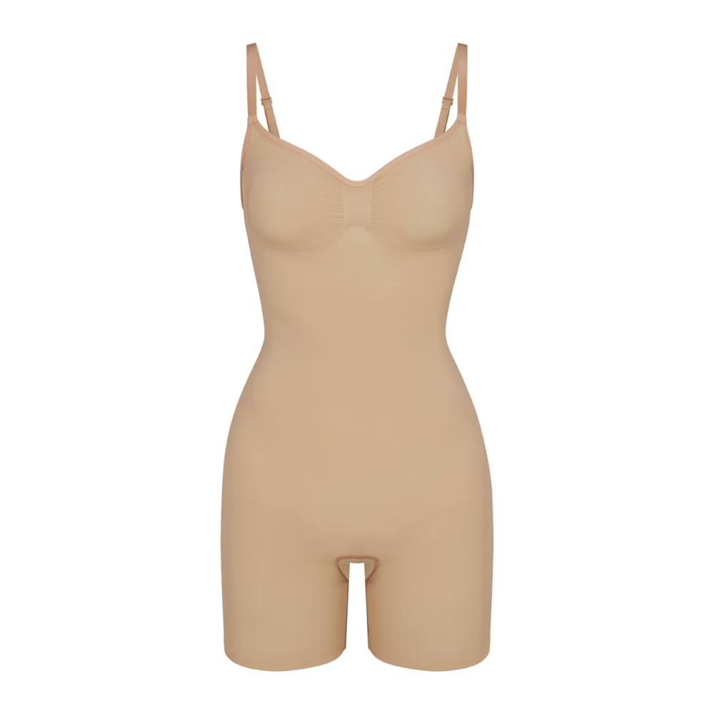Détail du buste froncé et des bretelles ajustables du body nude Gabmood