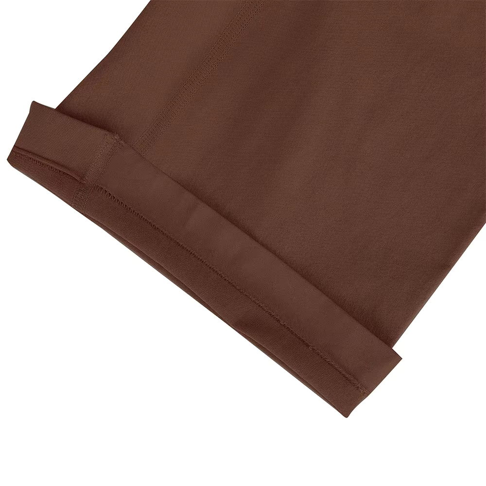 Gros plan maille marron sans couture, coupe mi‑cuisse