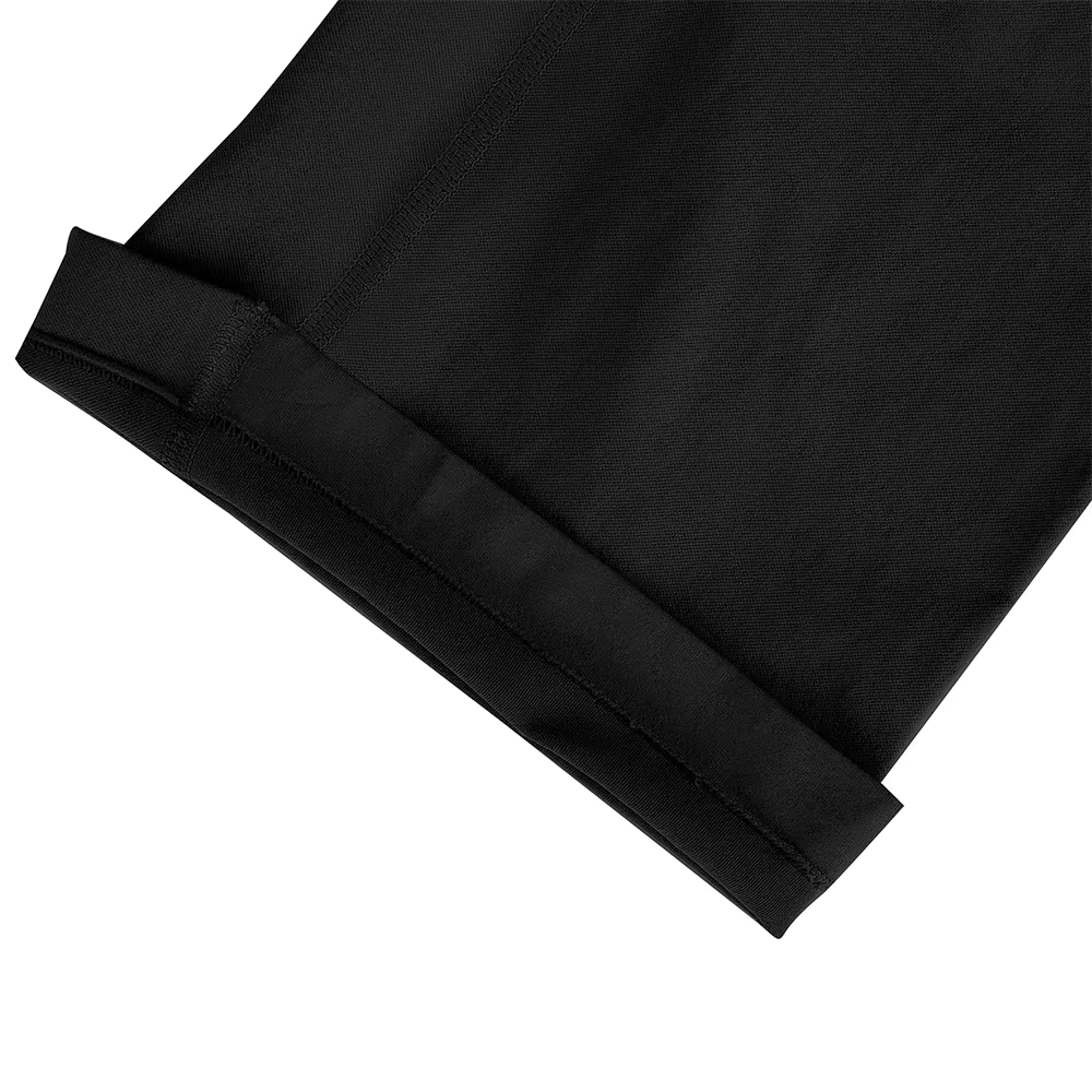 Gros plan maille noire sans couture, coupe mi‑cuisse