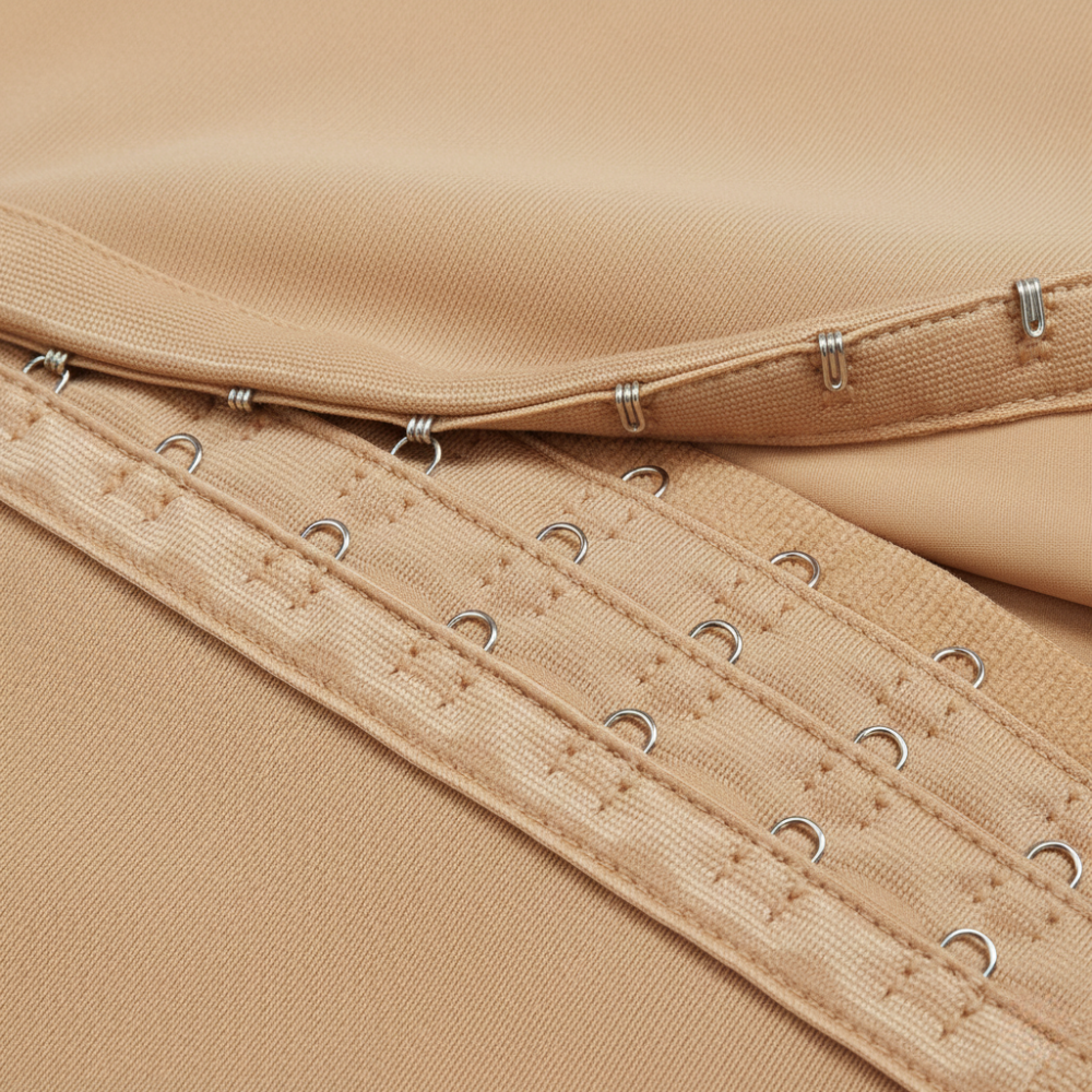 Détail de la bande de double maintien renforcée sur une gaine culotte taille haute Gabmood.