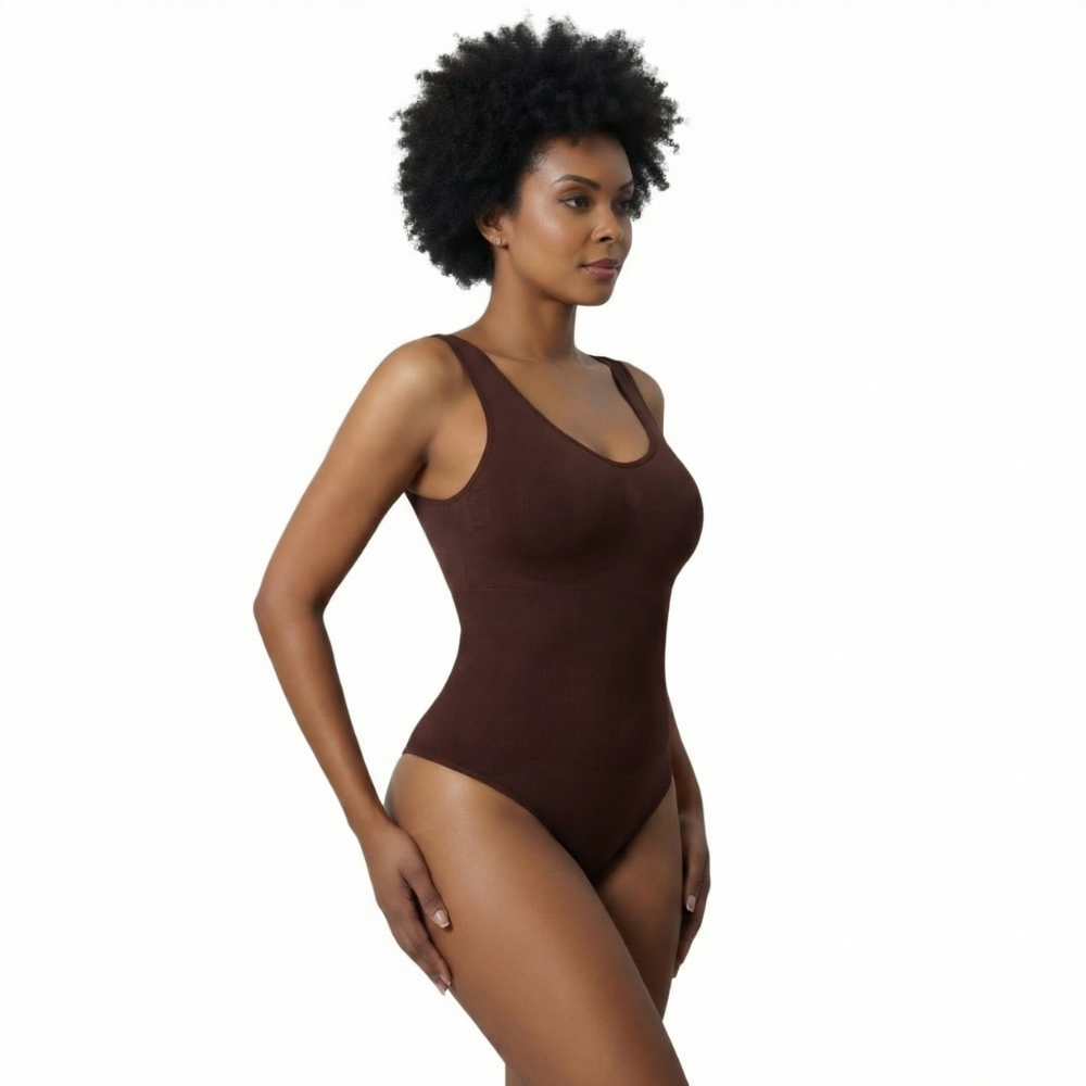 Tissu en maille microfibre respirante et col carré d'un body sculptant mocha Gabmood.