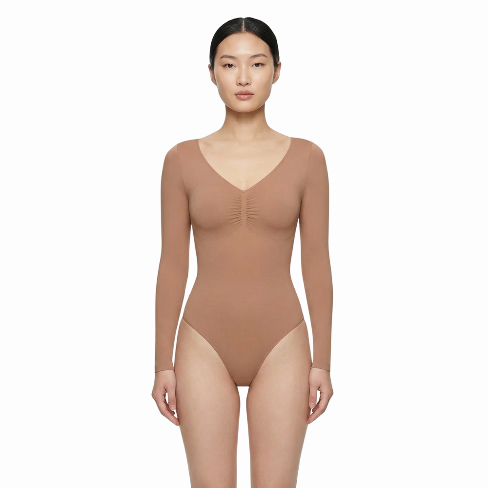 Gaine sculptante manches longues et col V couleur Sable Gabmood, offrant un lissage uniforme du buste et des bras.